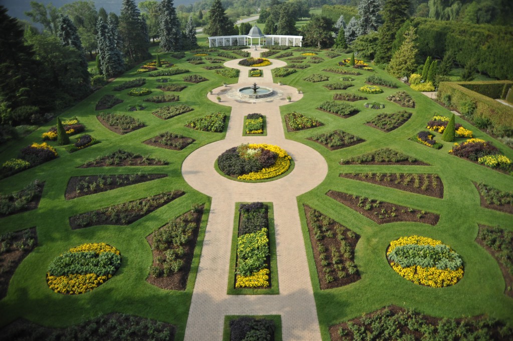 Niagara falls gardens overview
